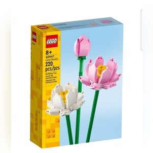 LEGO Lotus Flower Building Kit with Pink and White Blooms